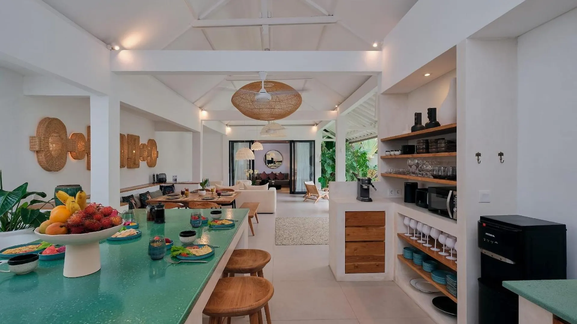 Villa Bali Manis - Modern Luxury 4Br Villa Walk To Seminyak Street With Private Pool