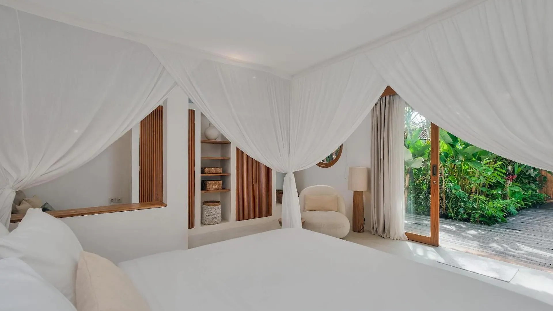 Villa Bali Manis - Modern Luxury 4Br Villa Walk To Seminyak Street With Private Pool