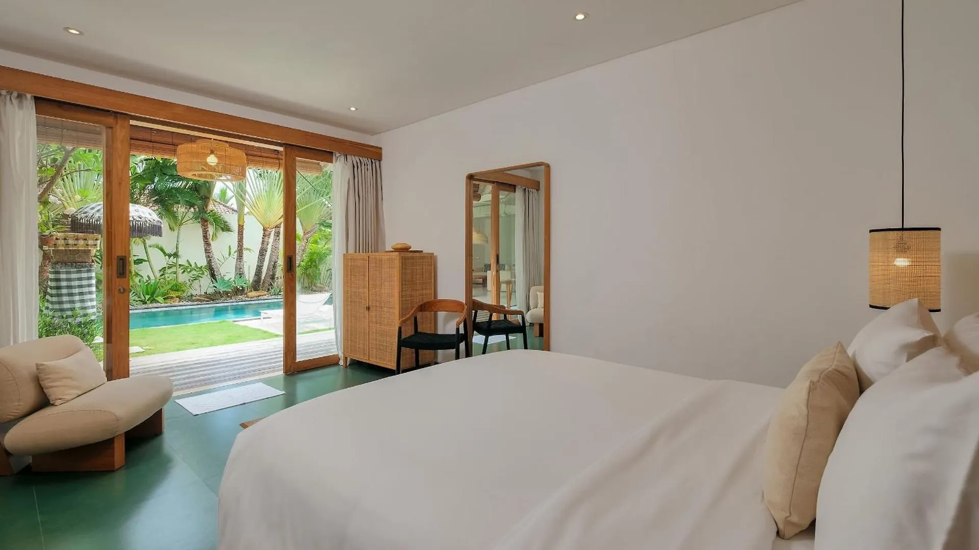 Villa Bali Manis - Modern Luxury 4Br Villa Walk To Seminyak Street With Private Pool